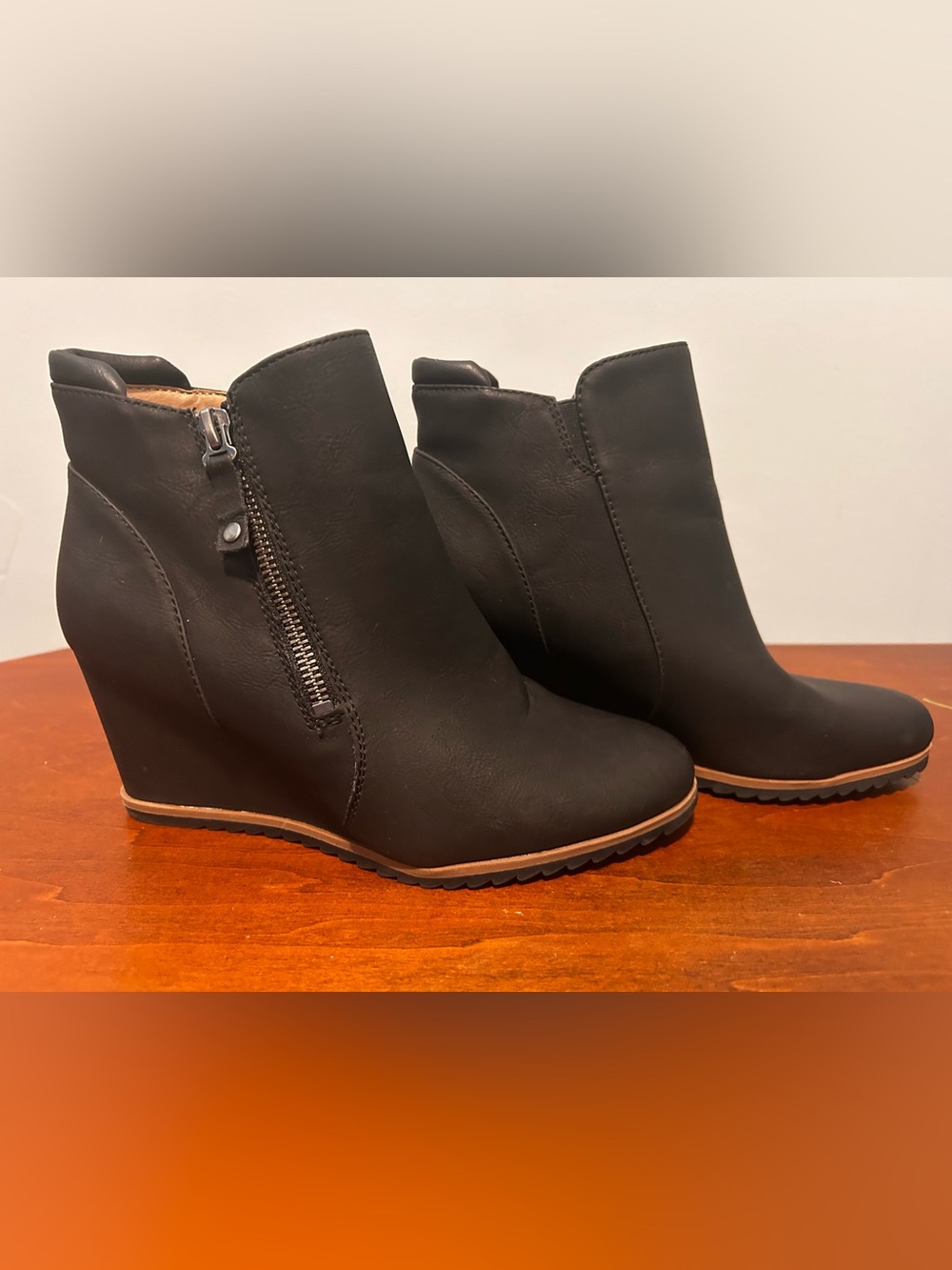 SOUL Naturalizer Haley Black Wedge Ankle Bootie with Side Zip size 7.5